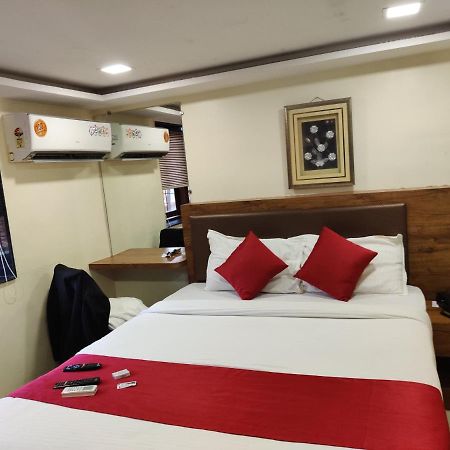 Hotel Happyland ムンバイ エクステリア 写真