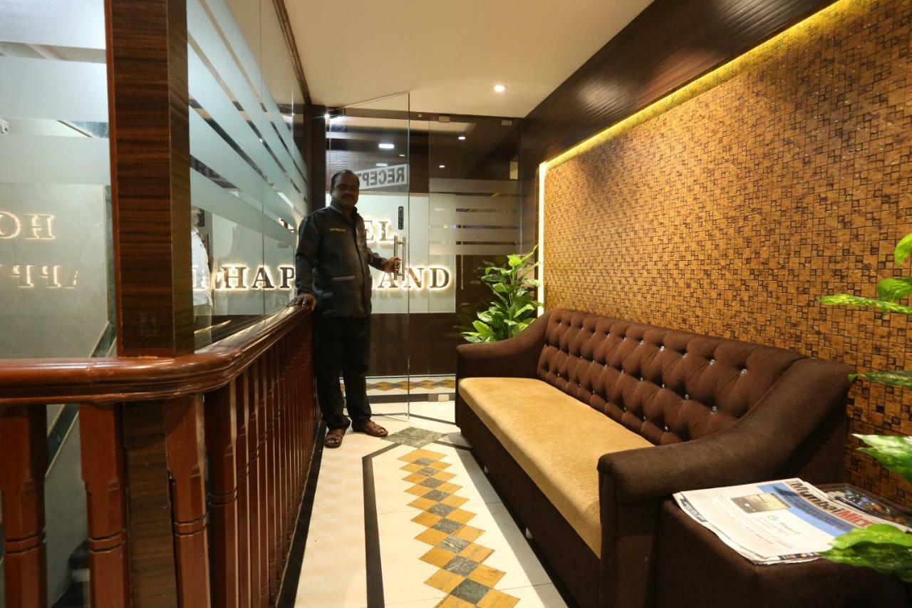 Hotel Happyland ムンバイ エクステリア 写真