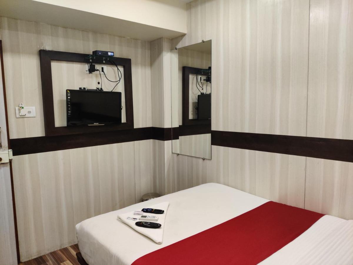 Hotel Happyland ムンバイ エクステリア 写真